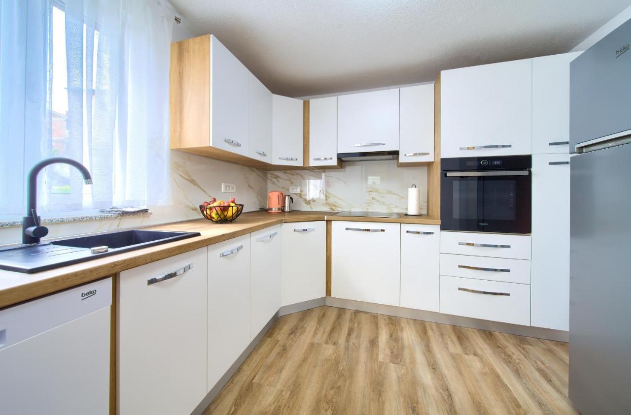 Apartment Mladen Krk Town Exterior foto