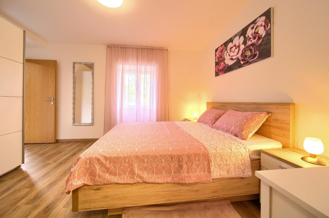 Apartment Mladen Krk Town Exterior foto