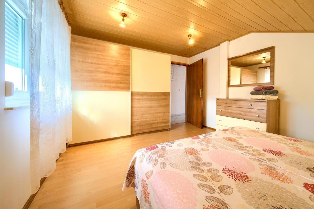 Apartment Mladen Krk Town Exterior foto
