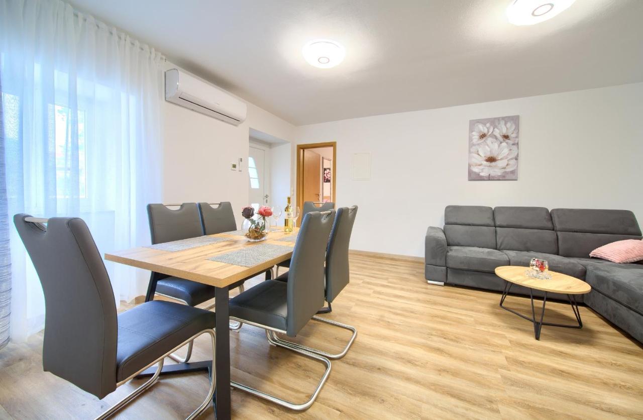 Apartment Mladen Krk Town Exterior foto