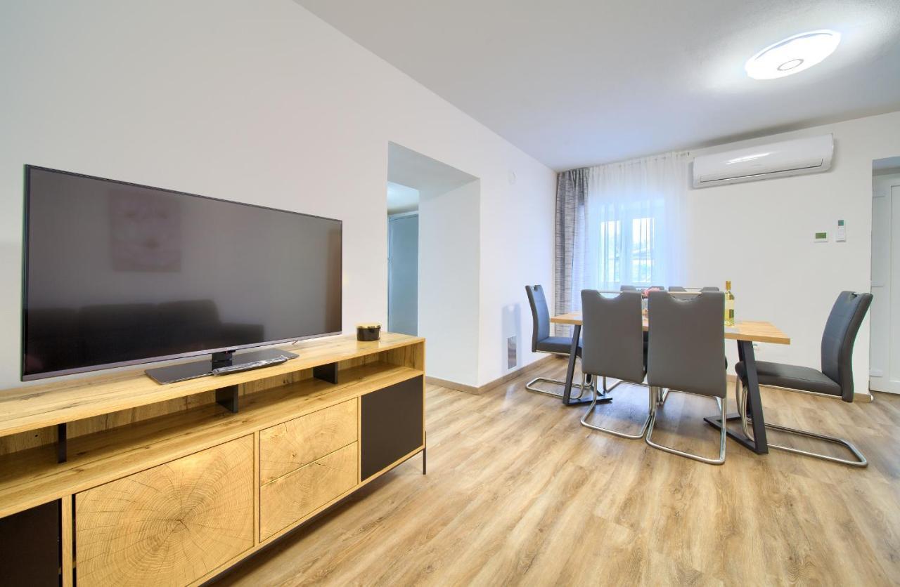Apartment Mladen Krk Town Exterior foto
